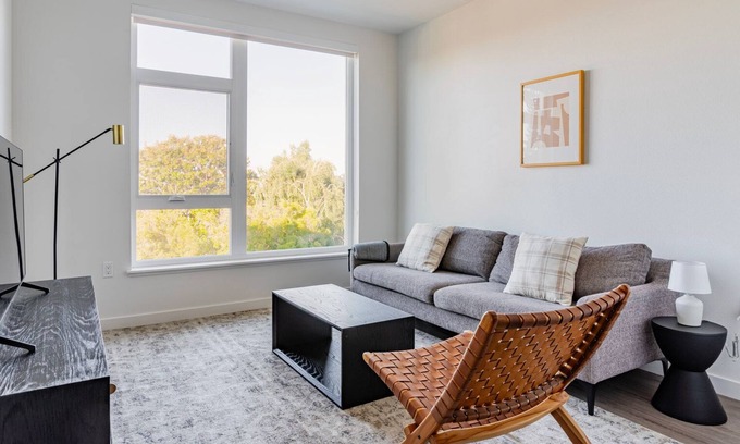 Belmont Apartment | Blueground | Belmont, pool, nr Twin Pines Park