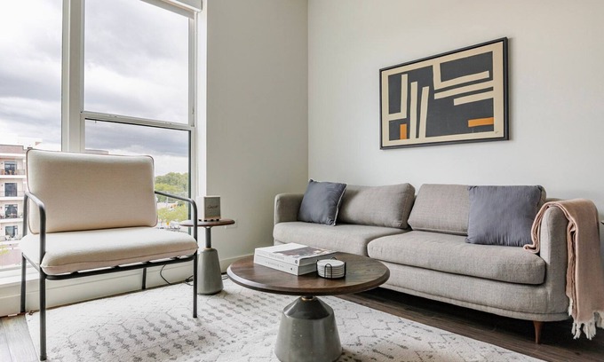Elmhurst Apartment | Blueground | Elmhurst, pool, nr Elmhurst Art Museum