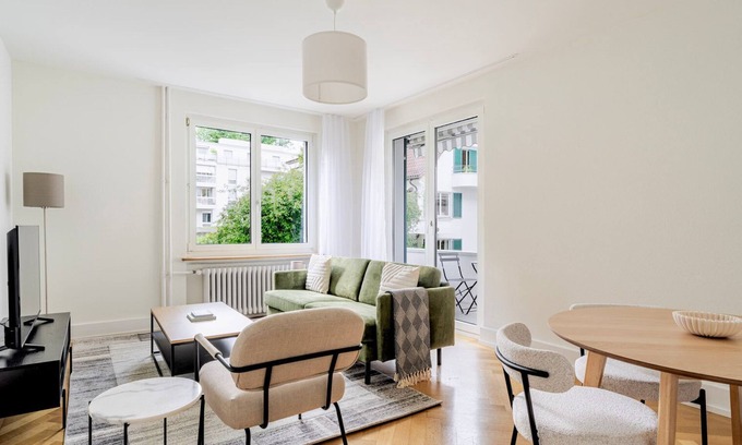 Enge Apartment | Blueground | Enge, balcony, nr Lake Zürich