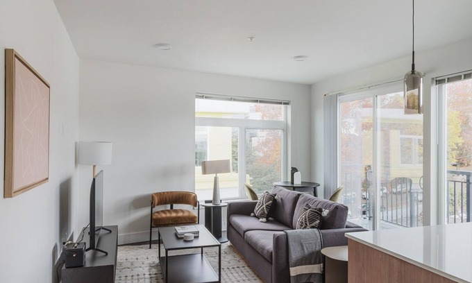 Atlantic Apartment | Blueground | First Hill 1bd apartment