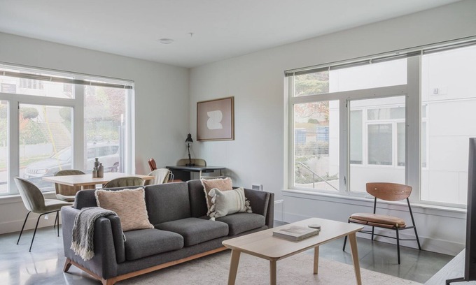 Atlantic Apartment | Blueground | First Hill 1bd apartment