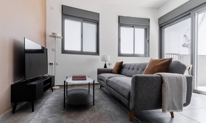 Florentin Apartment | Blueground | Florentine, City view, Two balconies (TLV-2)