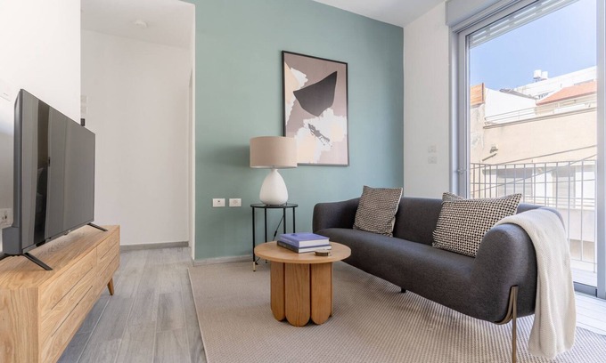 Florentin Apartment | Blueground | Florentine, Bright, 2 Balconies (TLV-14)