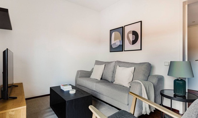 La Maternitat i Sant Ramon Apartment | Blueground | La Maternitat, balcony, near Camp Nou