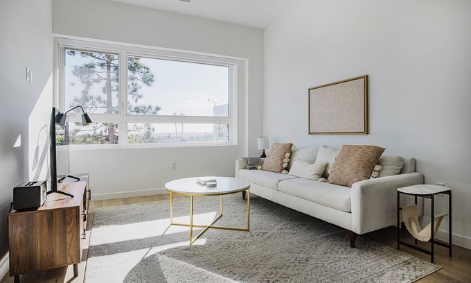 Greater Wilshire - Hancock Park Apartment | Blueground | Mid-Wilshire, AC, w/d, nr LACMA