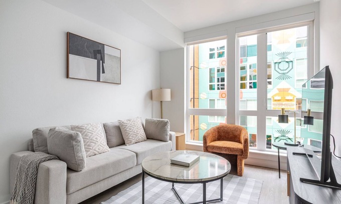 Redmond Apartment | Blueground | Redmond, pool & AC, nr park