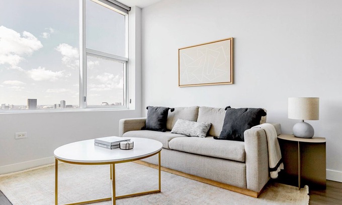 The Loop Apartment | Blueground | S Loop, pool & w/d, nr Willis Tower