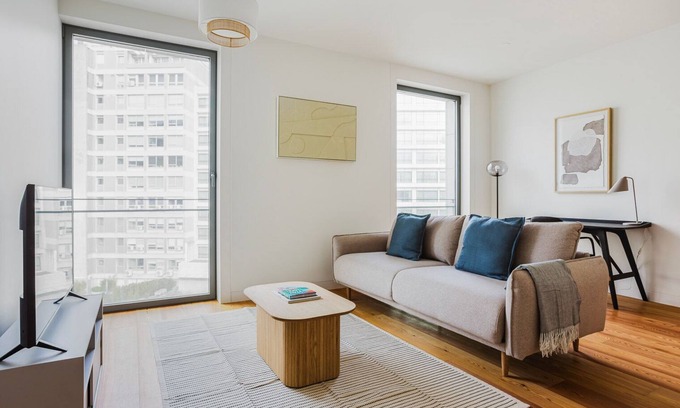 Santo Antonio Apartment | Blueground | Santo António, pool & w/d, nr zoo