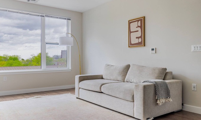 St. Elizabeth's Apartment | Blueground | St. Elizabeth's, AC, w/d, nr med ctr