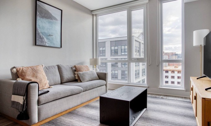 North Capitol Street Apartment | Blueground | Sursum Corda, rooftop, nr National Mall