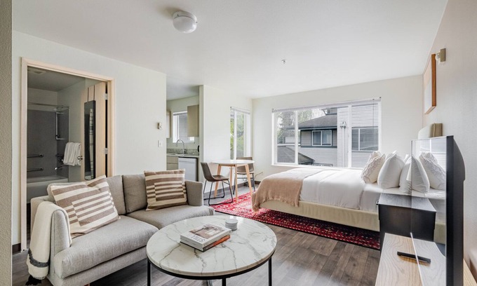 University District Apartment | Blueground | Univ Dist, pet area & elev, nr UW