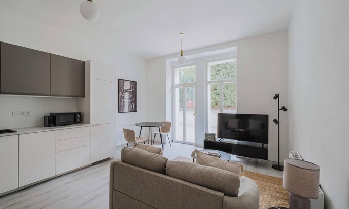 Vrsovice Apartment | Blueground | Vršovice, private terrace & equipped (PRG-4)