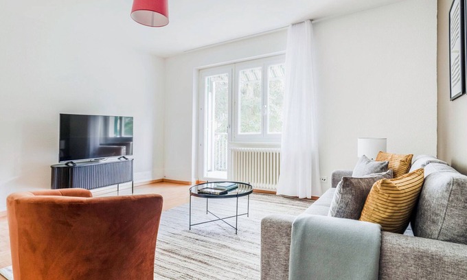 Sihlfeld Apartment | Blueground | Wiedikon, w/d, fully furnished