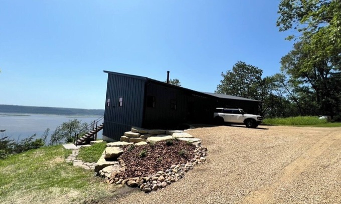 Eagle Mountain House | Bluffside Retreat overlooking the Mississippi River, Ferryville, Wi