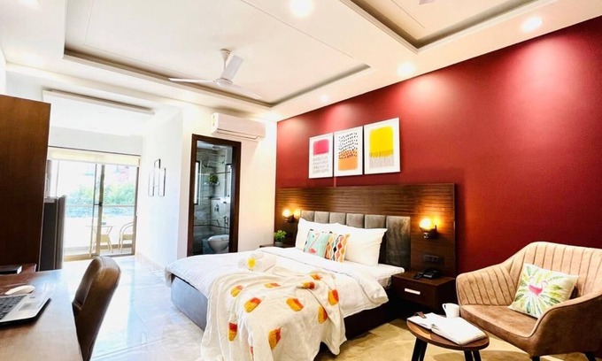 DLF Phase 3 Hotel | BluO Studio3 DLF CyberCity - Balcony, Gym TT, Lift