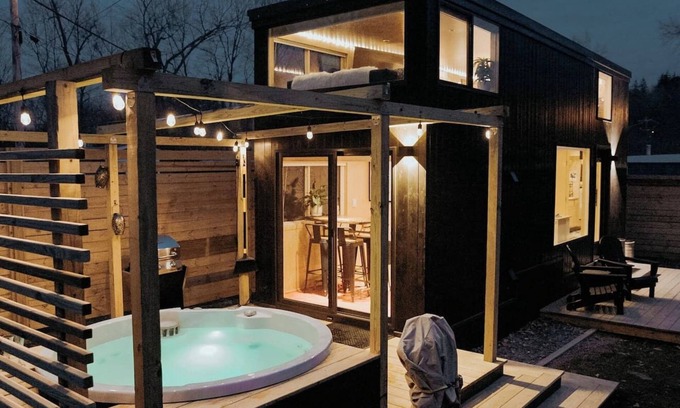 Chatham House | BLUSH: Boutique TINY home*private spa*walk to town