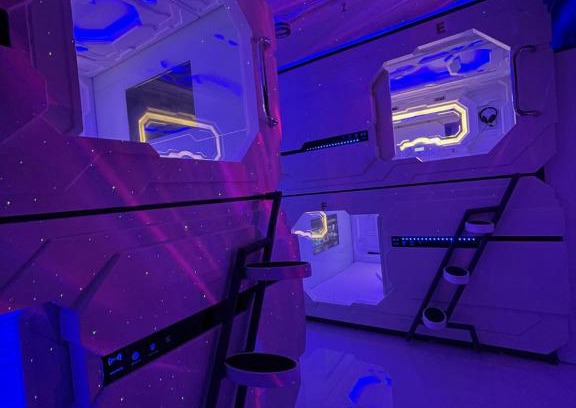 Mactan Export Processing Zone Hotel | BMAX SPACEPODS sleep in space - 4mins from Mactan Airport