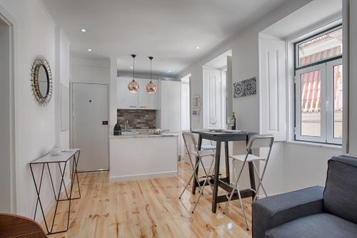 Santa Catarina Apartment | BmyGuest - Príncipe Real Charming Apartment