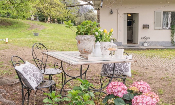 Porto Valtravaglia Apartment | Bnbook Maison Charlotte Apartment with 2 bedrooms Maggiore Lake