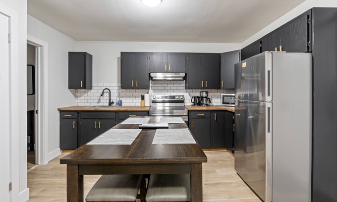 Exeter Apartment | Bo's Bnbs Unit 2 Downtown Exeter