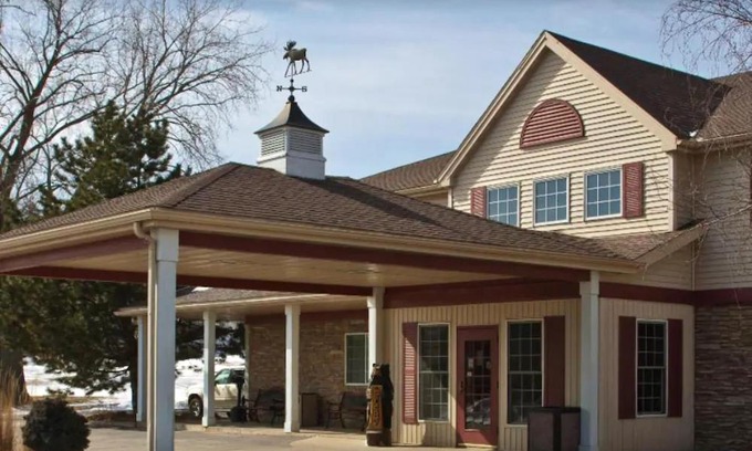 Waukon Hotel | Boarders Inn & Suites by Cobblestone Hotels in Waukon