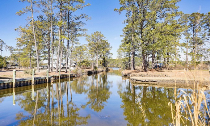 Oriental Apartment | Boat Dock & Ramp: Canal-Front Home!