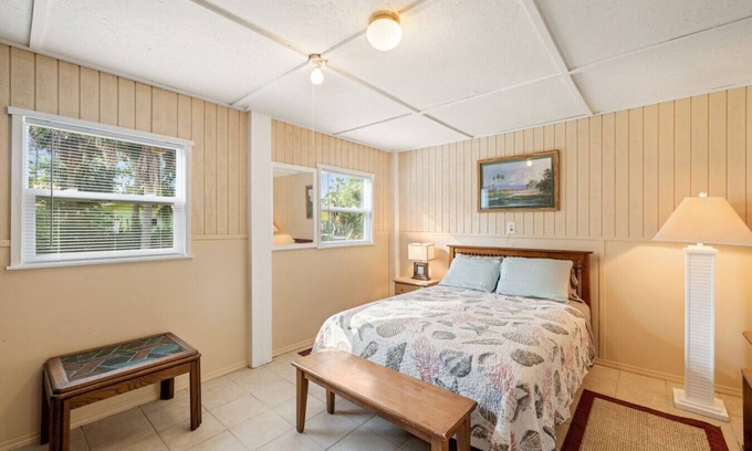 Cedar Key Apartment | Boat Parking ~ Fish Cleaning Station ~ Quiet Neighborhood