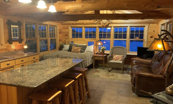 Deerwood Cabin | Boathouse on the Lake