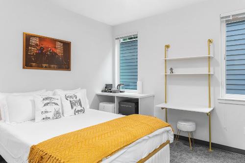 North Queen Anne House | Bobba Fett's Carbonite Suite