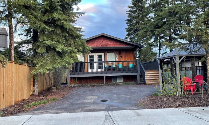Sylvan Lake House | BobcaygeonCottage-Sylvan Lake - Relax and Leave it all behind! 1 block to lake!
