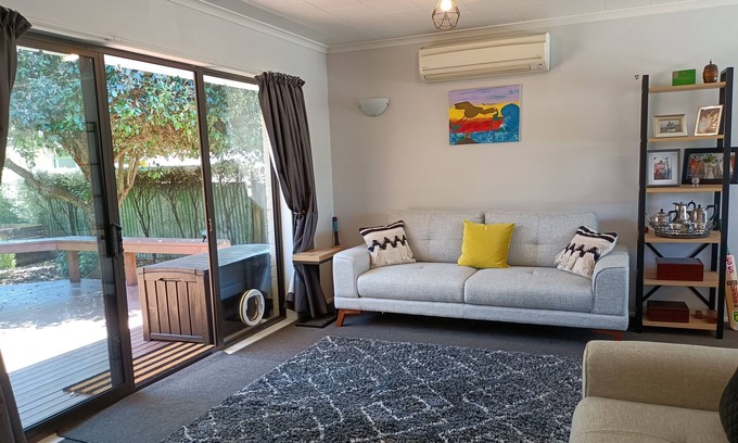 Taradale House | Bodie's Abode - Close to The Mission Winery in Greenmeadows
