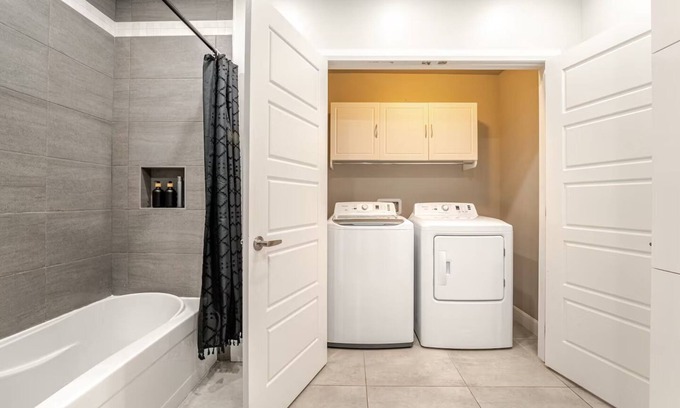 Lachine Apartment | Bohemian Appartement 2-bedroom - Free Parking - Pet Friendly