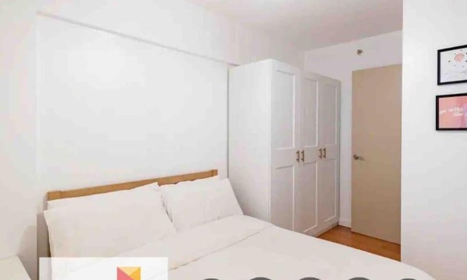 Ususan Apartment | Bohemian Inspired 2 Bedroom Inspired Condo with Fast WIFI Near BGC