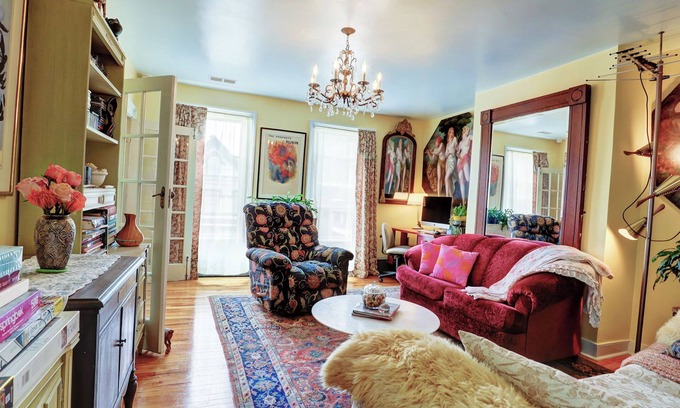 Hudson Apartment | BOHEMIAN RHAPSODY WITH GARDEN IN THE HEART OF TOWN