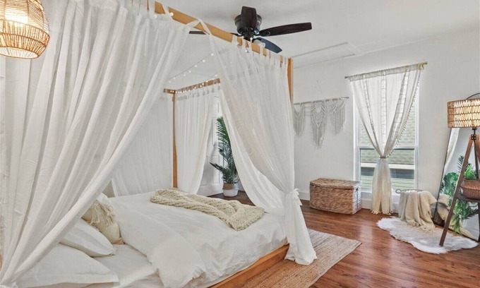 Kessler House | Boho Cinema House · BBQ· Projector · Popcorn machine