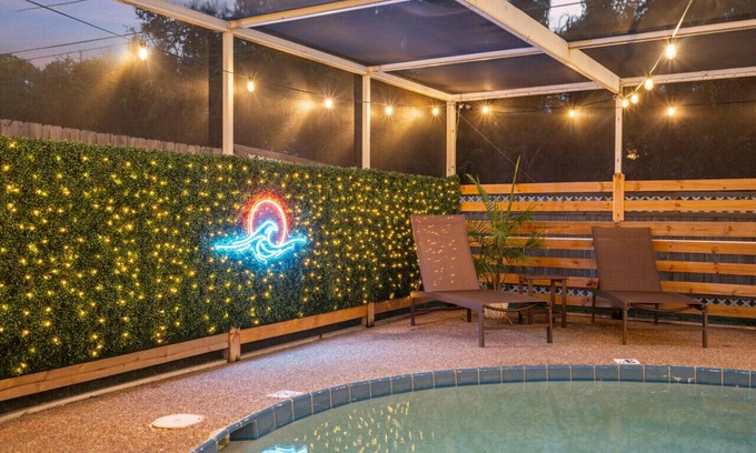 Largo House | Boho Heated Pool House w/Gym <20min to Beaches!