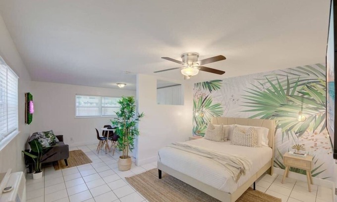Riverside Park Apartment | Boho Studio 6 Near | BEACH | Airport | Cruiseport