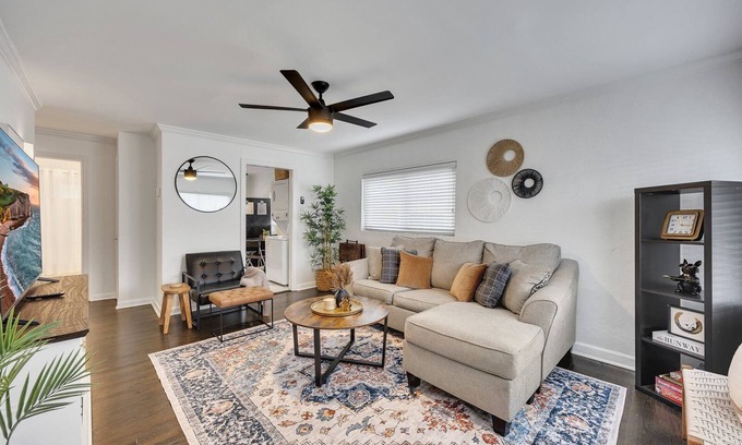 Knight Park Apartment | Boho Westside Retreat | Fire Pit + Walk to Eats