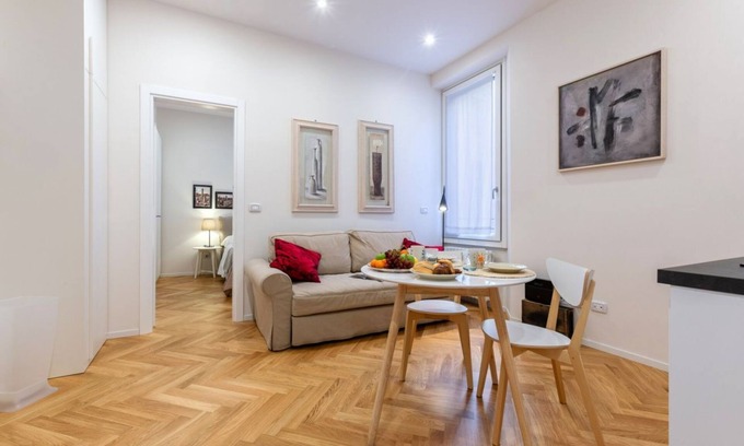 Historic Center Apartment | Bologna Piazza del Nettuno Apartment