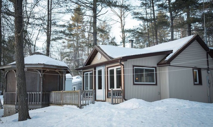 Cloyne Cottage | Bon Echo Area Cottage