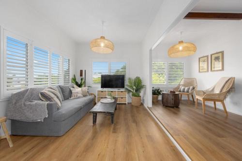 Bonny Hills House | Bonny Chill - Walk to beaches, pet friendly