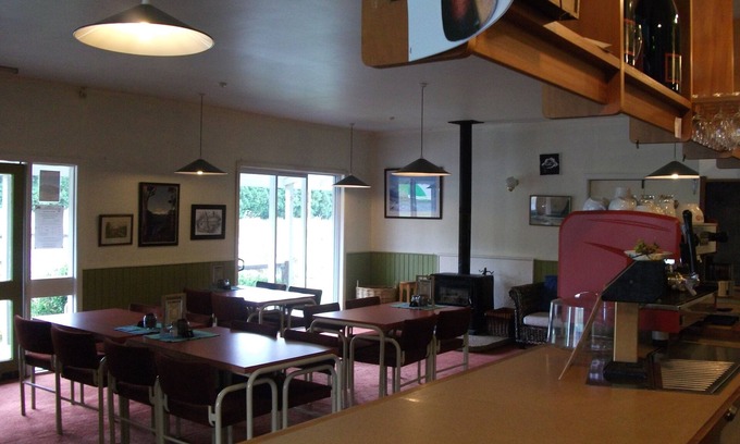 Owhango Hotel | BOOK A PUB !SLEEPS UP TO 26/WARM/HEAPS OF SPACE/SELF CONTAINED/FAMILY/GROUPS