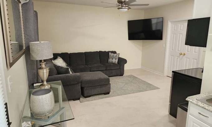 Sharpsburg House | Book and Relax