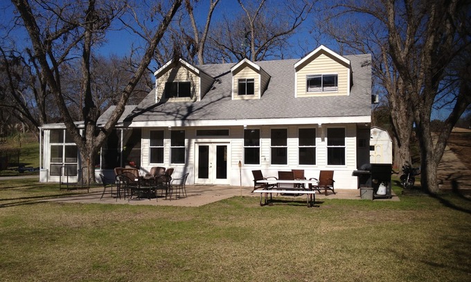 Sleepy Hollow House | Book for Summer! Lake Austin Waterfront, Family and Dog Friendly!
