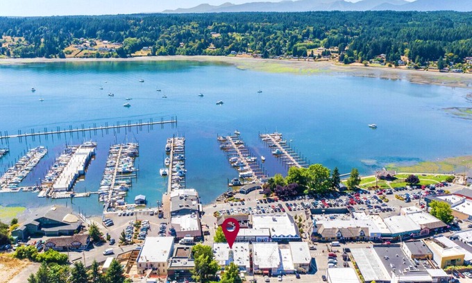 Poulsbo House | Book Hotel Scandi in Downtown Poulsbo - Sleeps 24!