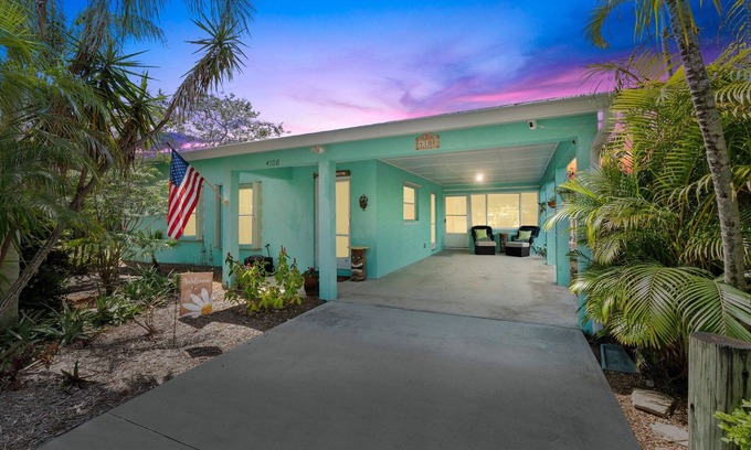 Stuart House | Book today, dinner on us!nNew listing! Stuart/Port Salerno cute cottage!