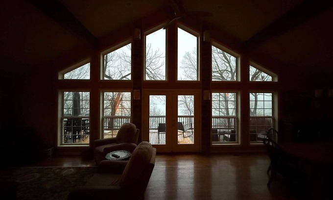 Beaver Shores House | Booking Fall NOW+Beaver Lake Views+Hot Tub Fun