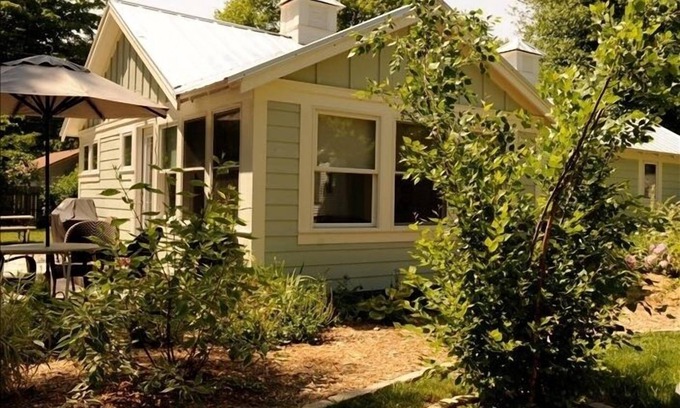 Spring Lake Cottage | Booking for Summer 25. Call 616-822-4979 for details.