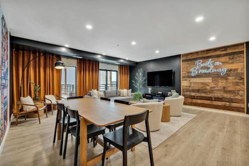 Downtown Nashville Apartment | Boots on Broadway in Downtown Nashville with Parking, Pool, Gym