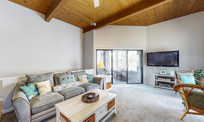 Ocean Pines Apartment | Borderlinks 20